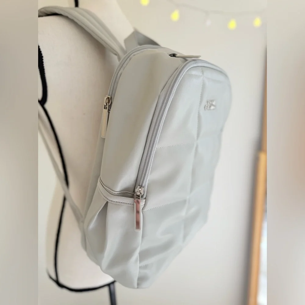 🌾 Vince Camuto Minimalist Quilted Backpack w/ Laptop‎ storage
